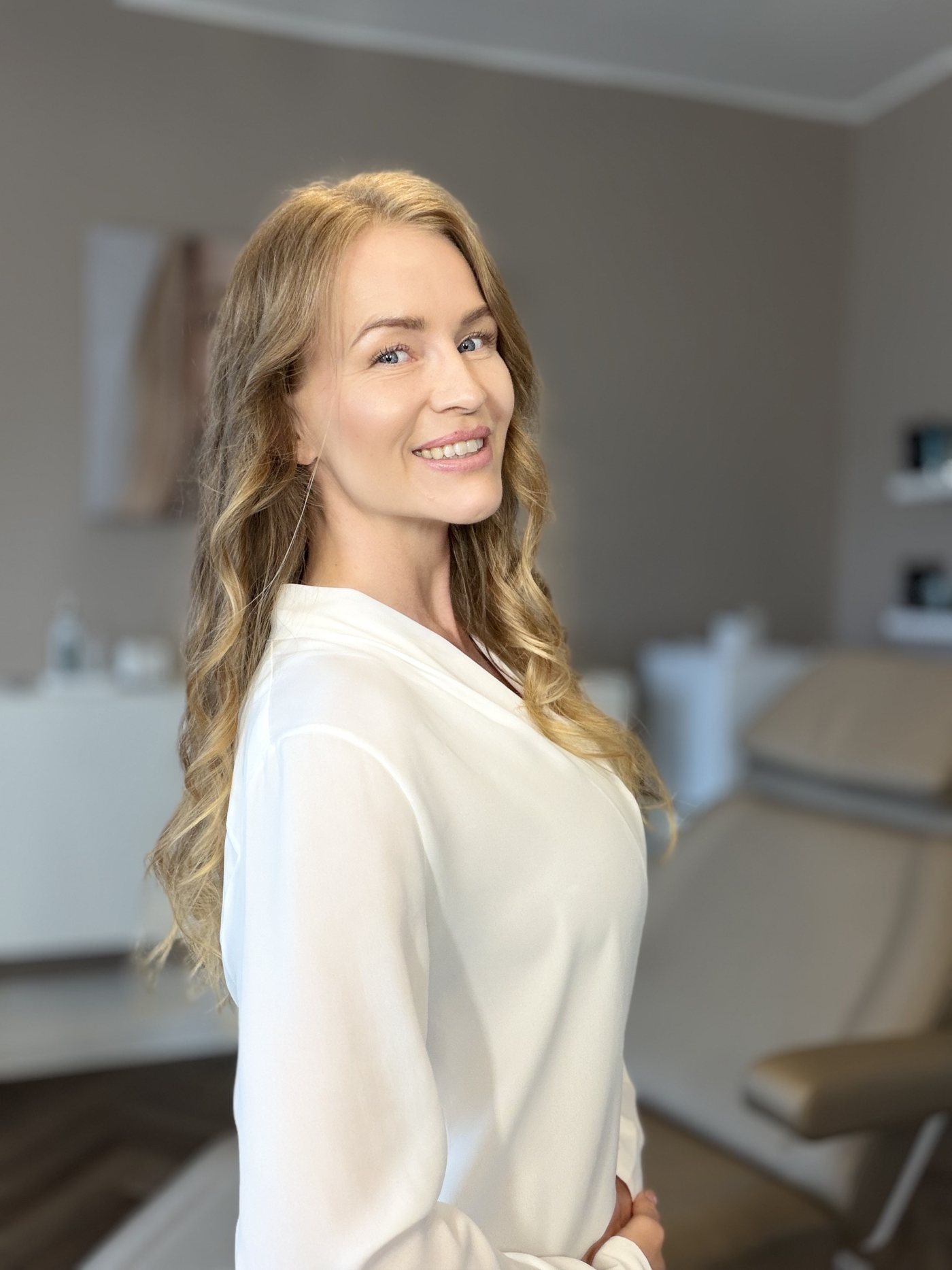 Louise Bundgaard i klinikken på Lyngballegård